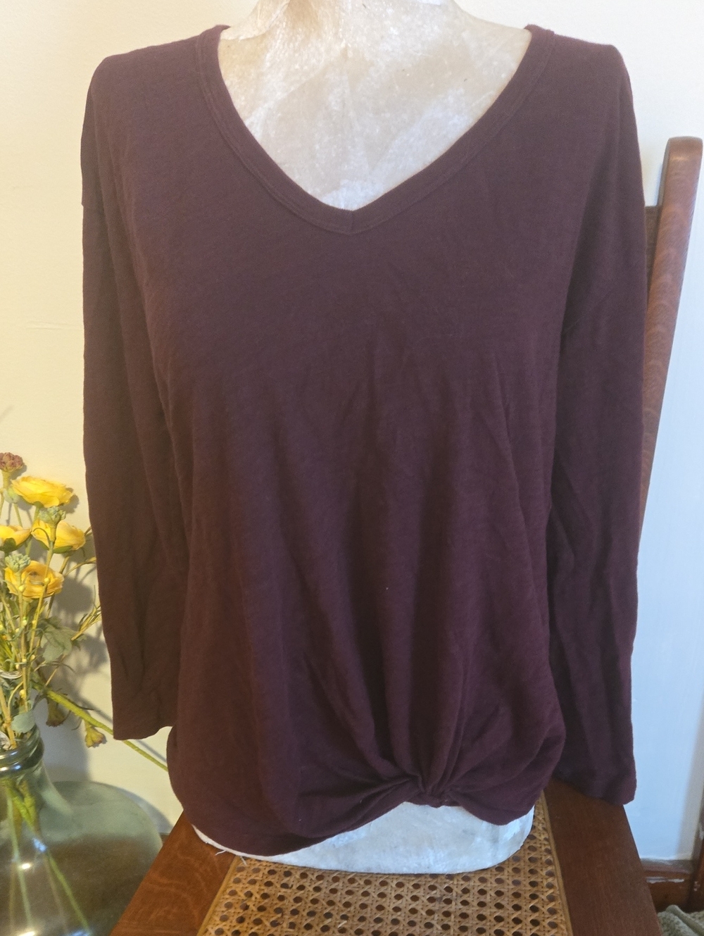 Old Navy Long Sleeve V-Neck Twist-Hem Top - Deep Plum Size Small